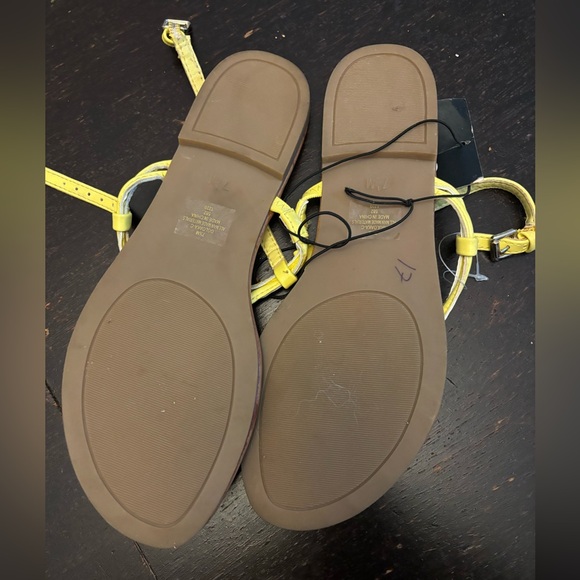 New! GBG Sandals - Picture 2 of 3